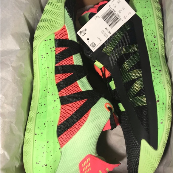 Adidas Dame 6 Basketball shoe. Size 9 Mens - Picture 6 of 8